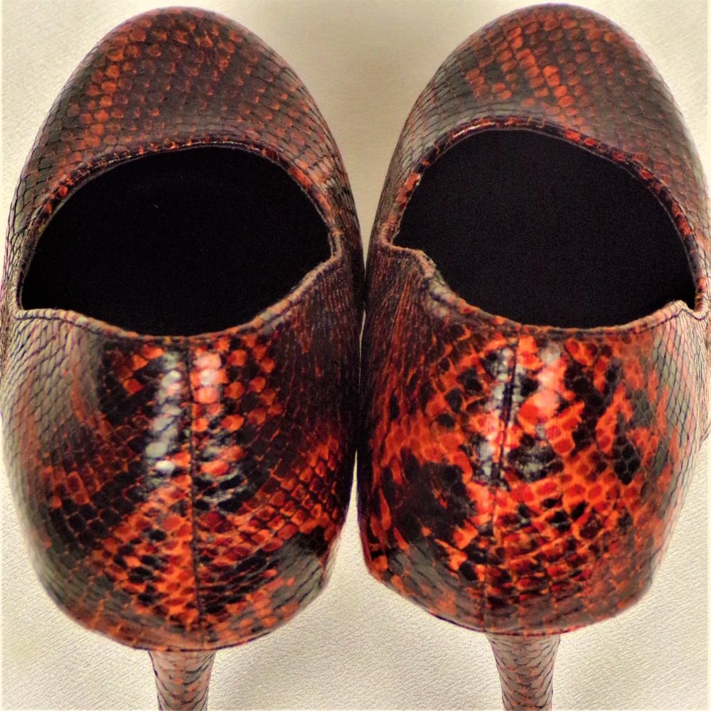 DELICIOUS size 8.5 orange/black faux-snakeskin ultra-high-heel platform pumps - Picture 10 of 14